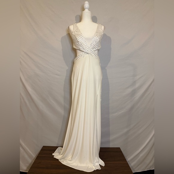 Mac Duggal 68166 Size 8 White Sequin Criss Cross Bodice Gown - Picture 4 of 9